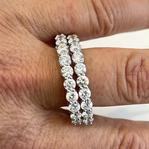 ROUND BRILLIANT DIAMOND 18KT WHITE GOLD EARRINGS - Picture 11 of 17